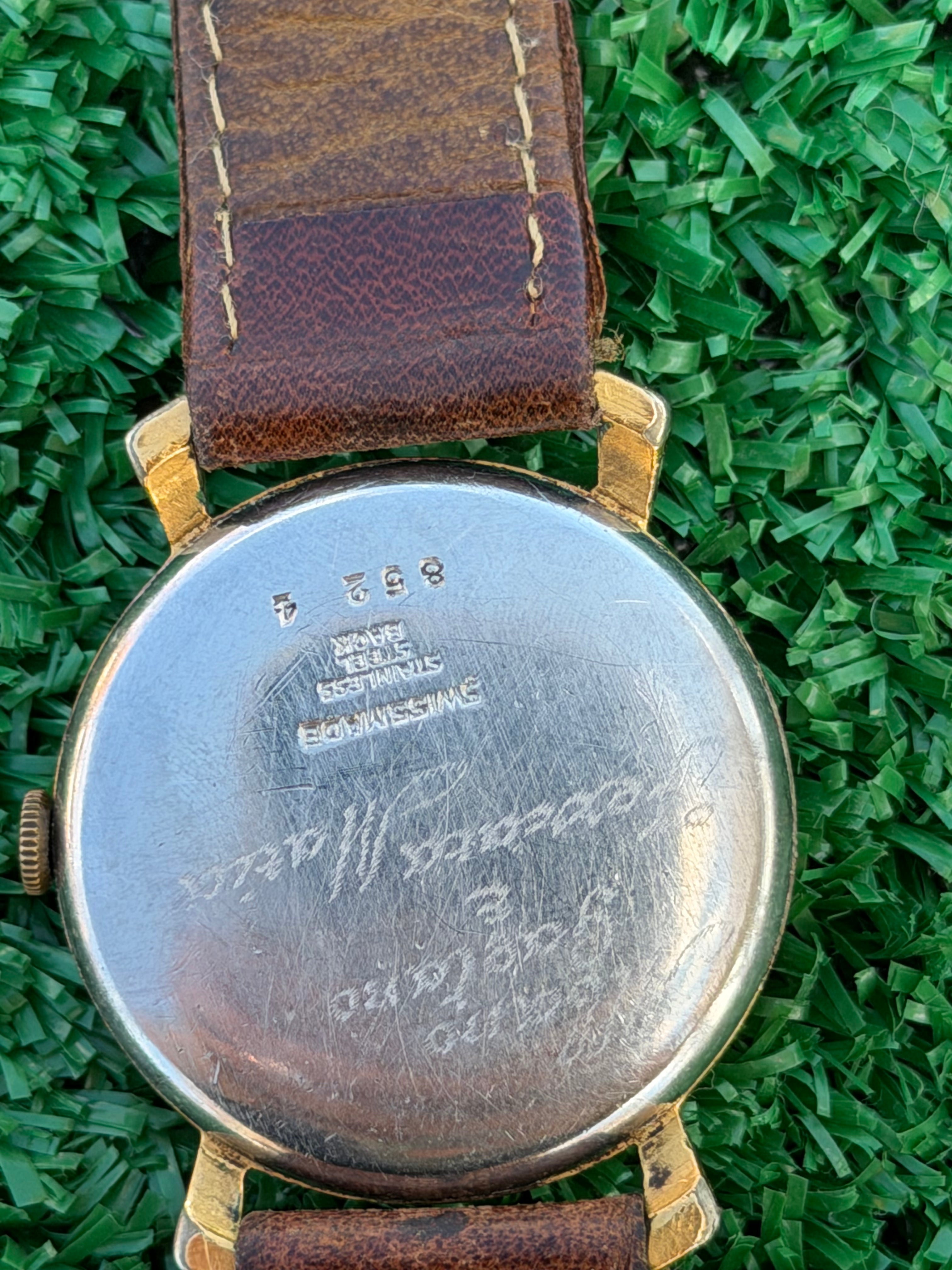 Orologio Vintage Avia con Quadrante Champagne e Numeri Romani – Pezzo Unico da Collezione